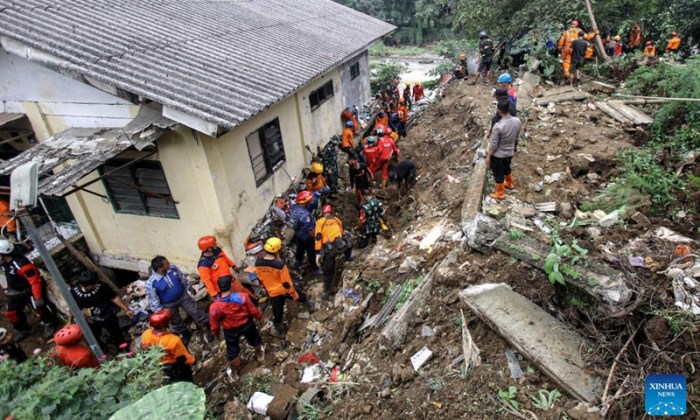 Ketua rw perampok aniaya sekeluarga di bogor sempat ngopi bareng korban