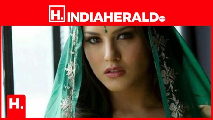 Dicibir Terlalu Seksi, Artis Bollywood Ini Minta Maaf