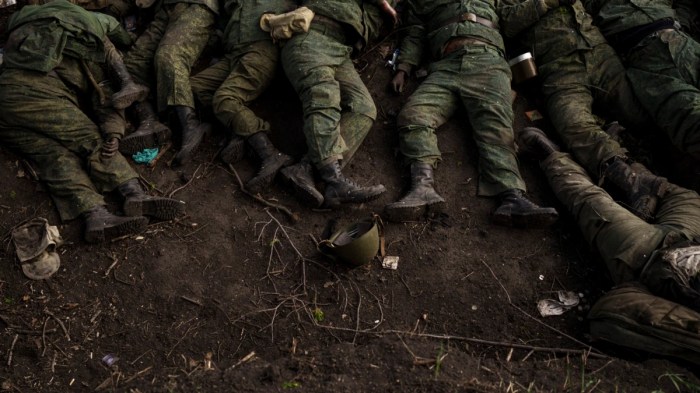 Donbas ukrainian soldiers trench ceasefire digs serviceman frontline scanpix afp